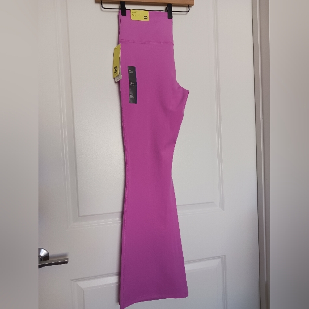 NWT All In Motion - Ultra High-Rise Flare Leggings - Picture 2 of 9